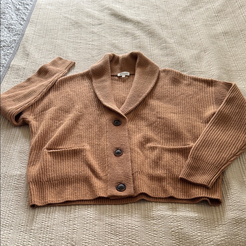 Cropped Shawl-Collar Cardigan in Camel Brown